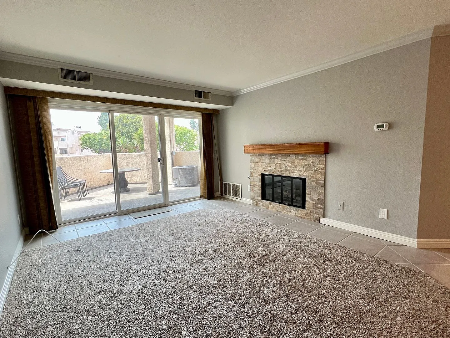 Beautiful 2 Bedroom, 2 Bath Condo in Fashion Hills — Photo 3