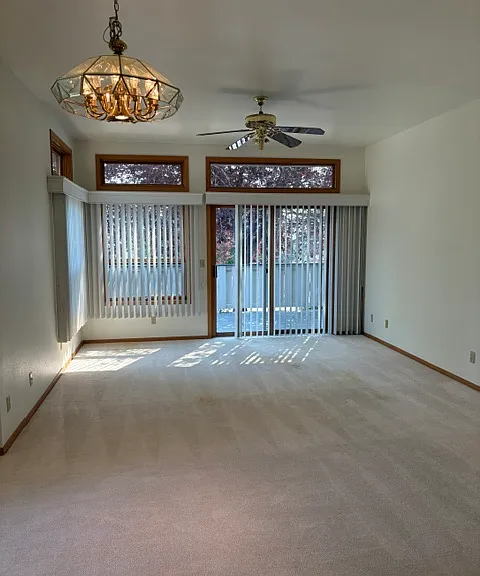 518 Saddle Dr — Photo 2