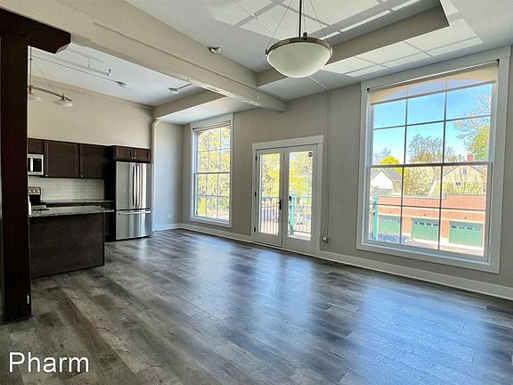 3rd image of 959 Wealthy St SE #204