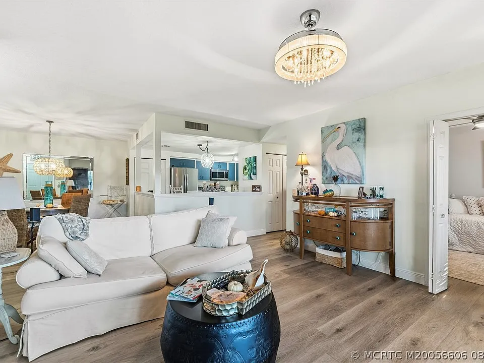 250 Four Winds Dr #105