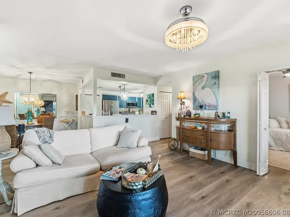 250 SE Four Winds Dr APT 105, Stuart, FL 34996