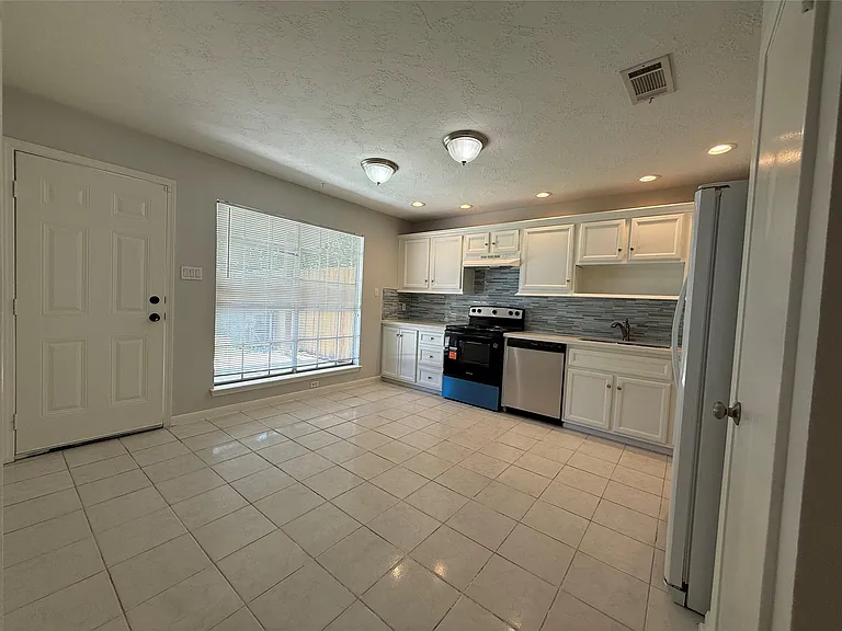 9503 Homeland Dr — Photo 6