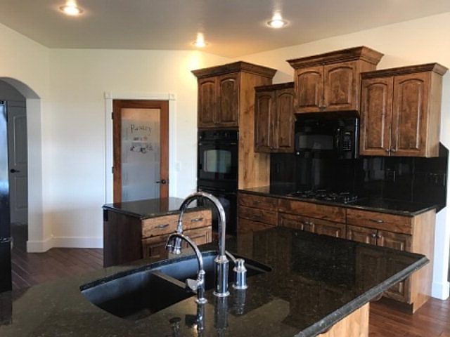 2nd image of 2124 Autumn Ln