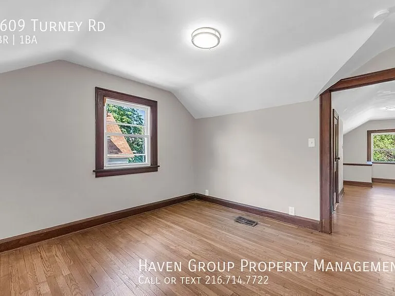 4609 Turney Rd — Photo 16