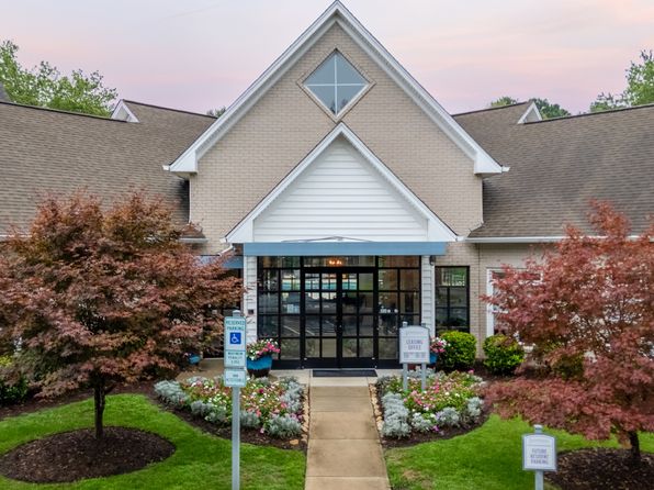 2400 Whitehall Estates Dr #2525R