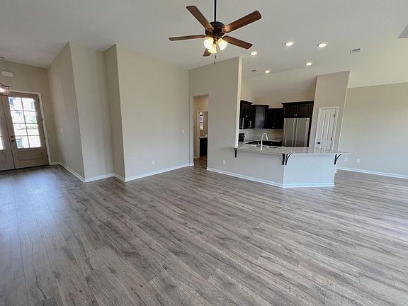 3rd image of 90 Donna Lyn Dr