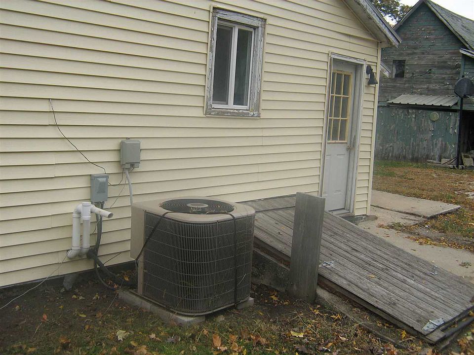 2nd image of 1004 Siloam Ave