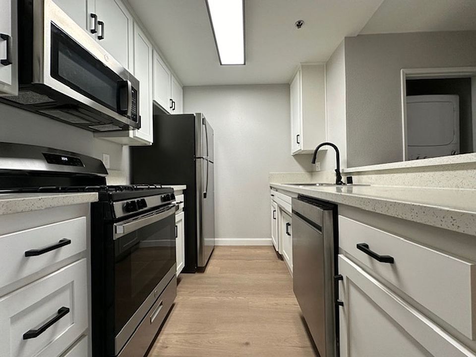1st image of 1400 Venice Blvd APT 204