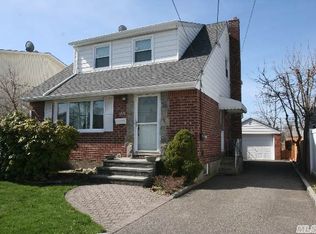 1035 Merillon Ave, Westbury, NY 11590