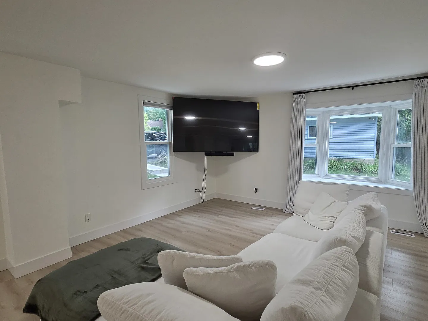 4 bed, 2676 sqft, $2,995 — Photo 4