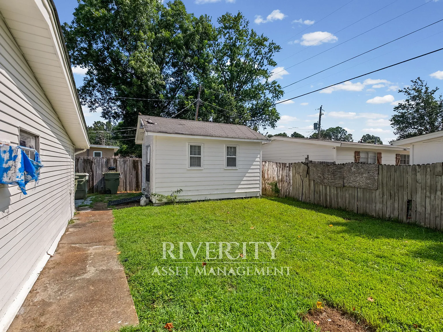 3 bed, 1.5 bath, 1481 sqft, $1,795 — Photo 4
