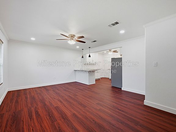 4th image of 1107 W Hanna St