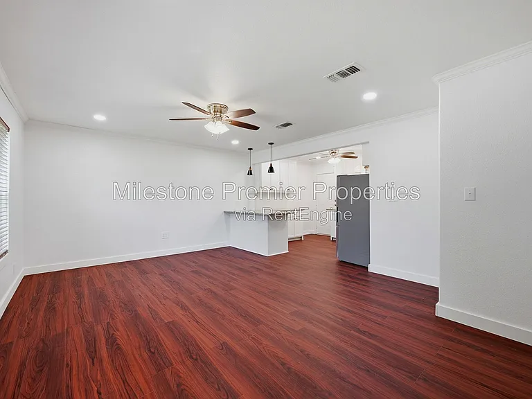 1107 W Hanna St — Photo 4