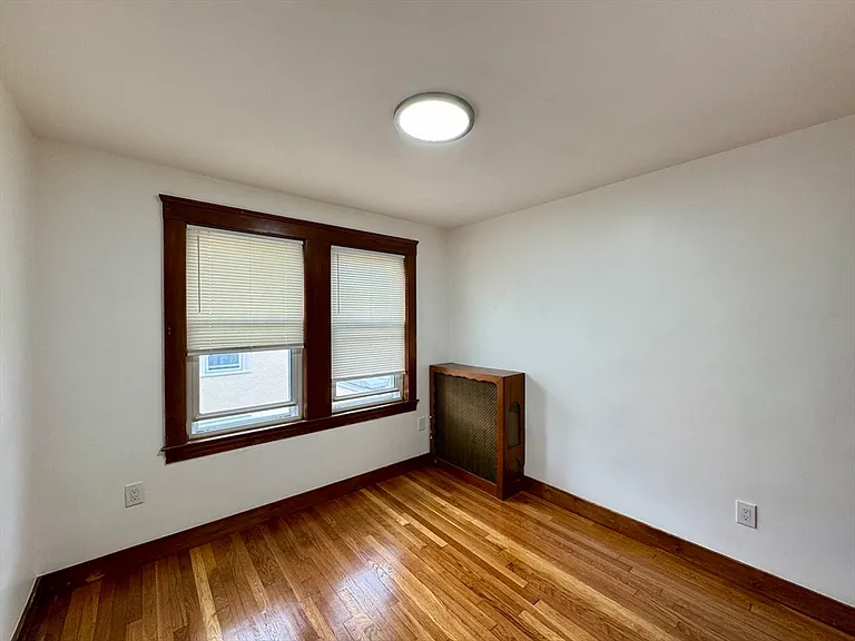 89-91 Thacher St #2 — Photo 17