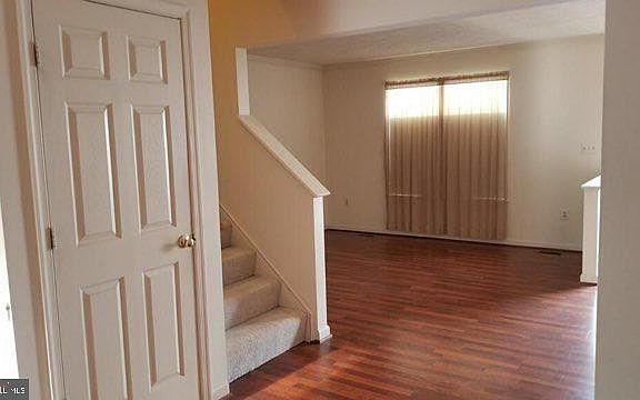 3rd image of 412 Kings Crest Dr