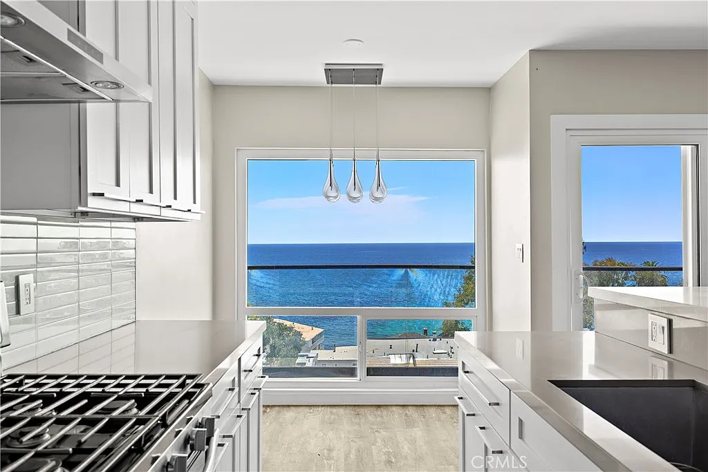 2 bed, 1000 sqft, $5,750 — Photo 3