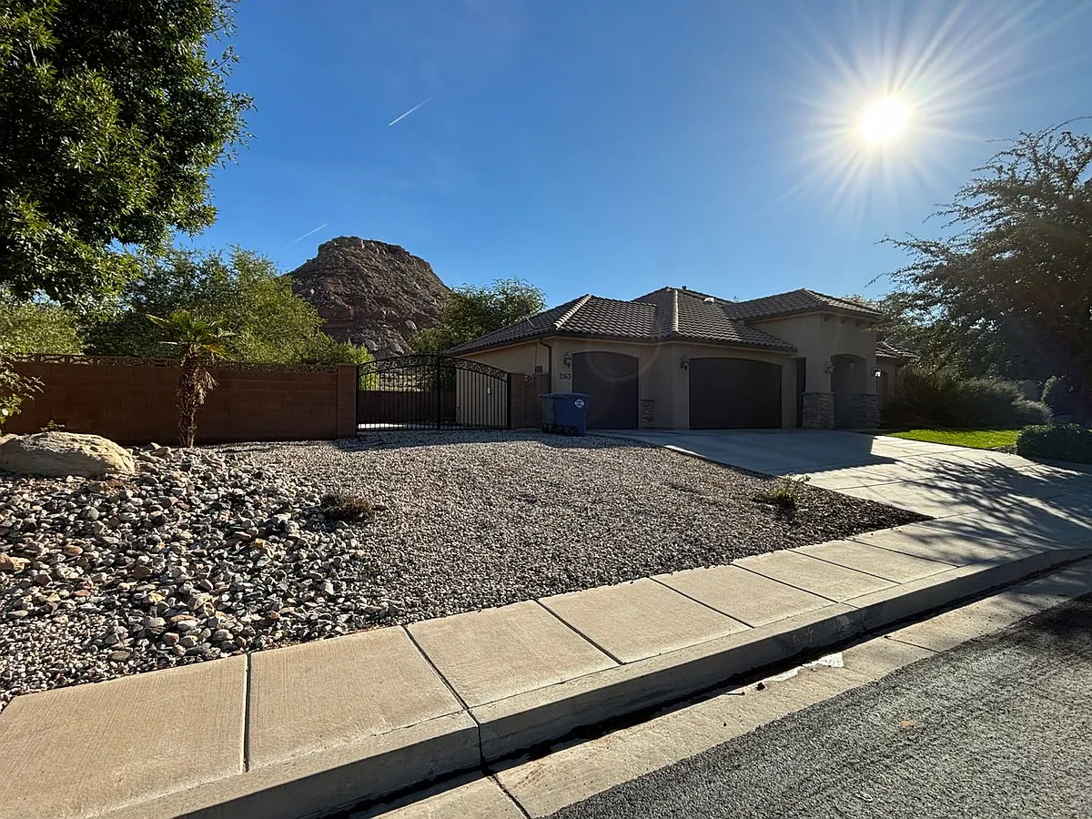 Building Photo - 2163 S Shellee Dr