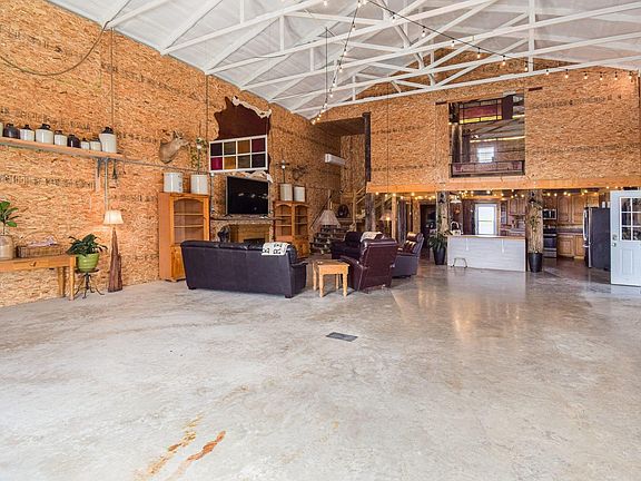 4th image of 10647 Hawthorn Rd