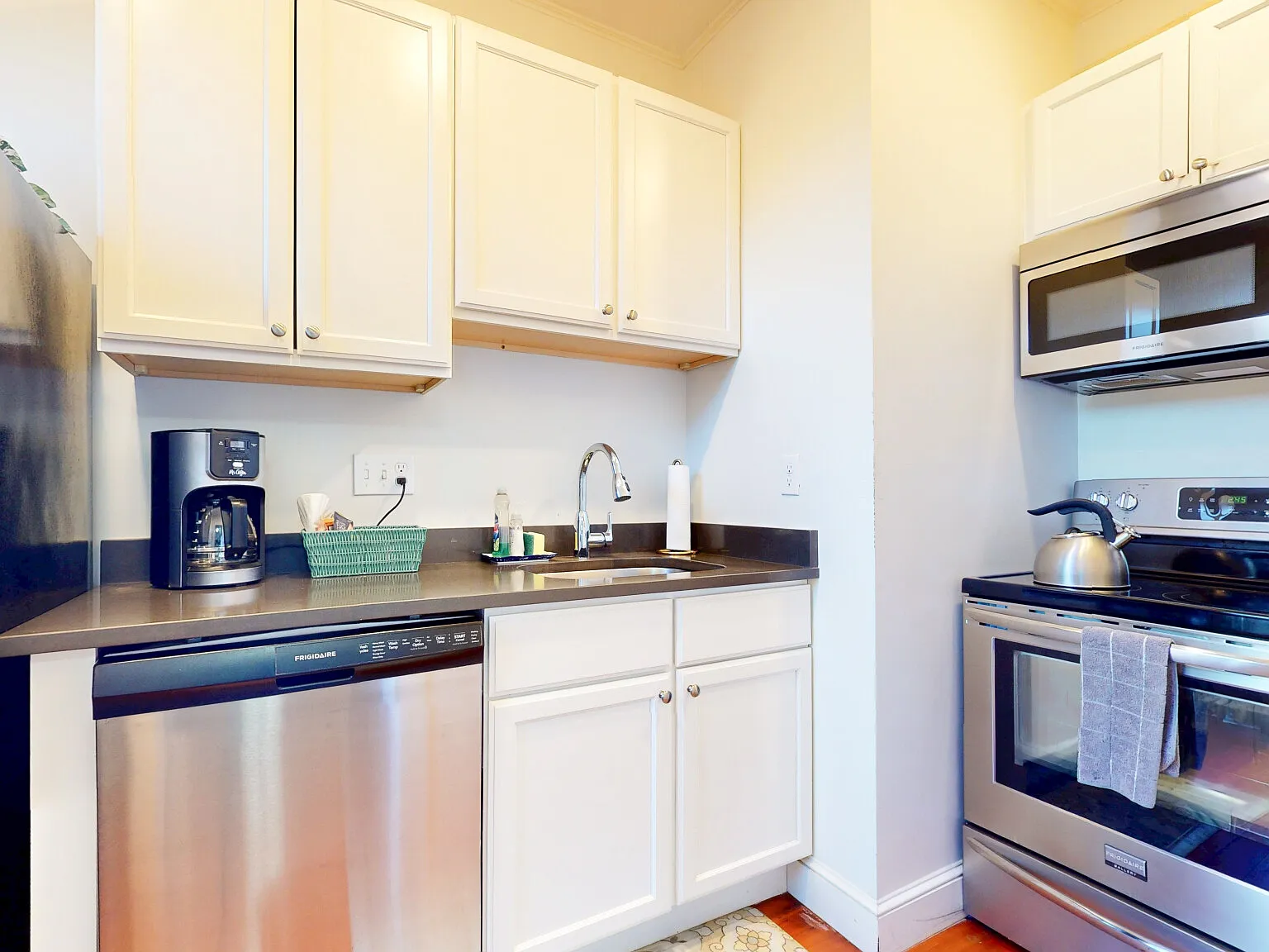 1 bed, 1.0 bath, 800 sqft, $4,995 — Photo 3