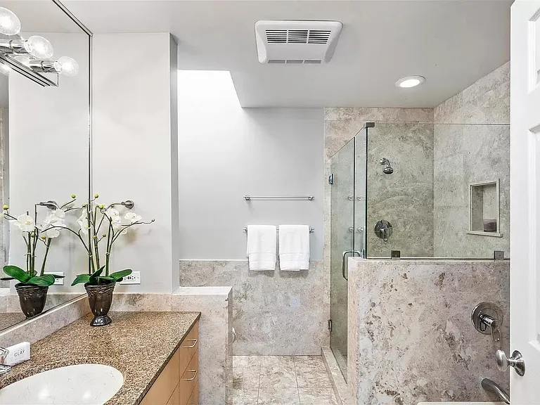 2555 Leavenworth St #303 — Photo 25