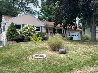 909 Imperial Woods Dr, Vestal, NY 13850