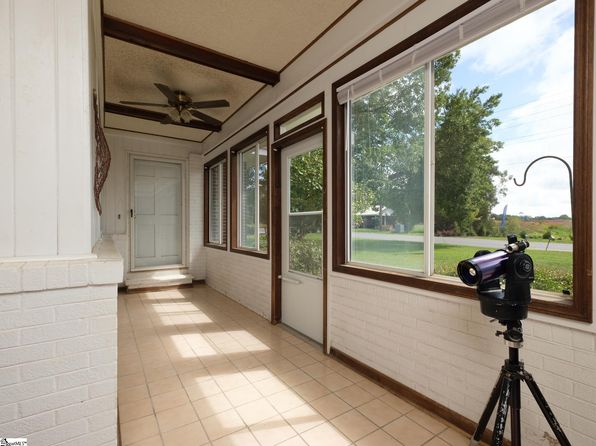408 Pine Ridge Rd, Duncan, SC 29334
