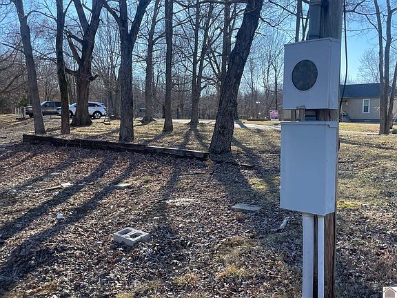 4th image of 821 Vicksburg Rd