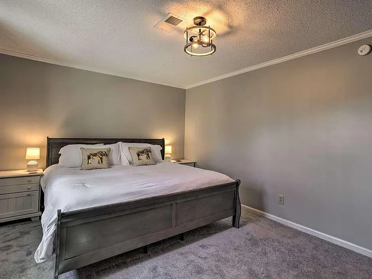1073 Fairfax Dr — Photo 12