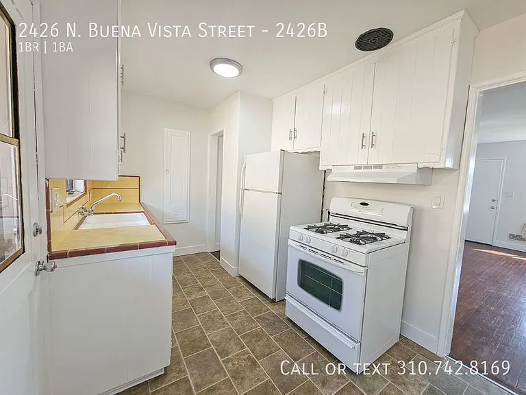2426 N Buena Vista St #2426B — Photo 3