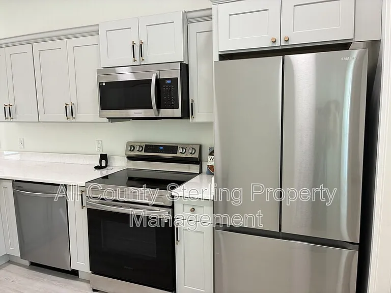 10230 NE 72nd St — Photo 13