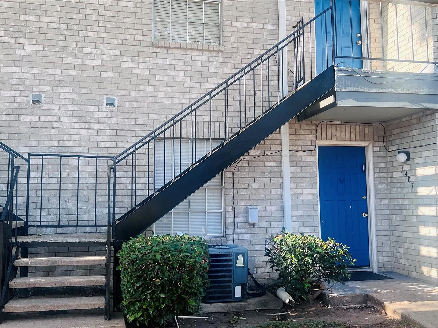 2 bed, 2.0 bath, 1068 sqft, $1,200 — Photo 2