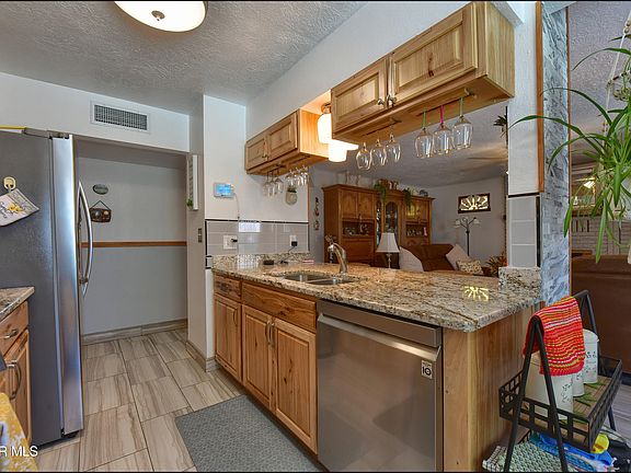 3rd image of 9865 Minuteman St