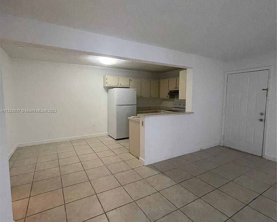 1st image of 250 Palm Cir W APT 104