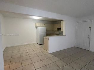 250 Palm Cir W APT 104, Hollywood, FL 33025
