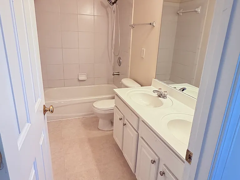 908 Wendlebury Ct — Photo 34