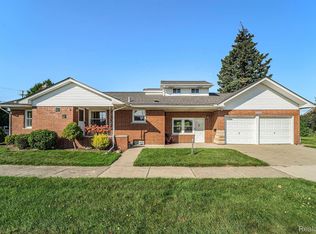 18489 Frazho Rd, Roseville, MI 48066