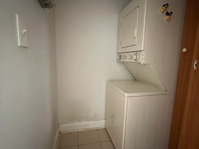 834 Seymour Ave — Photo 5