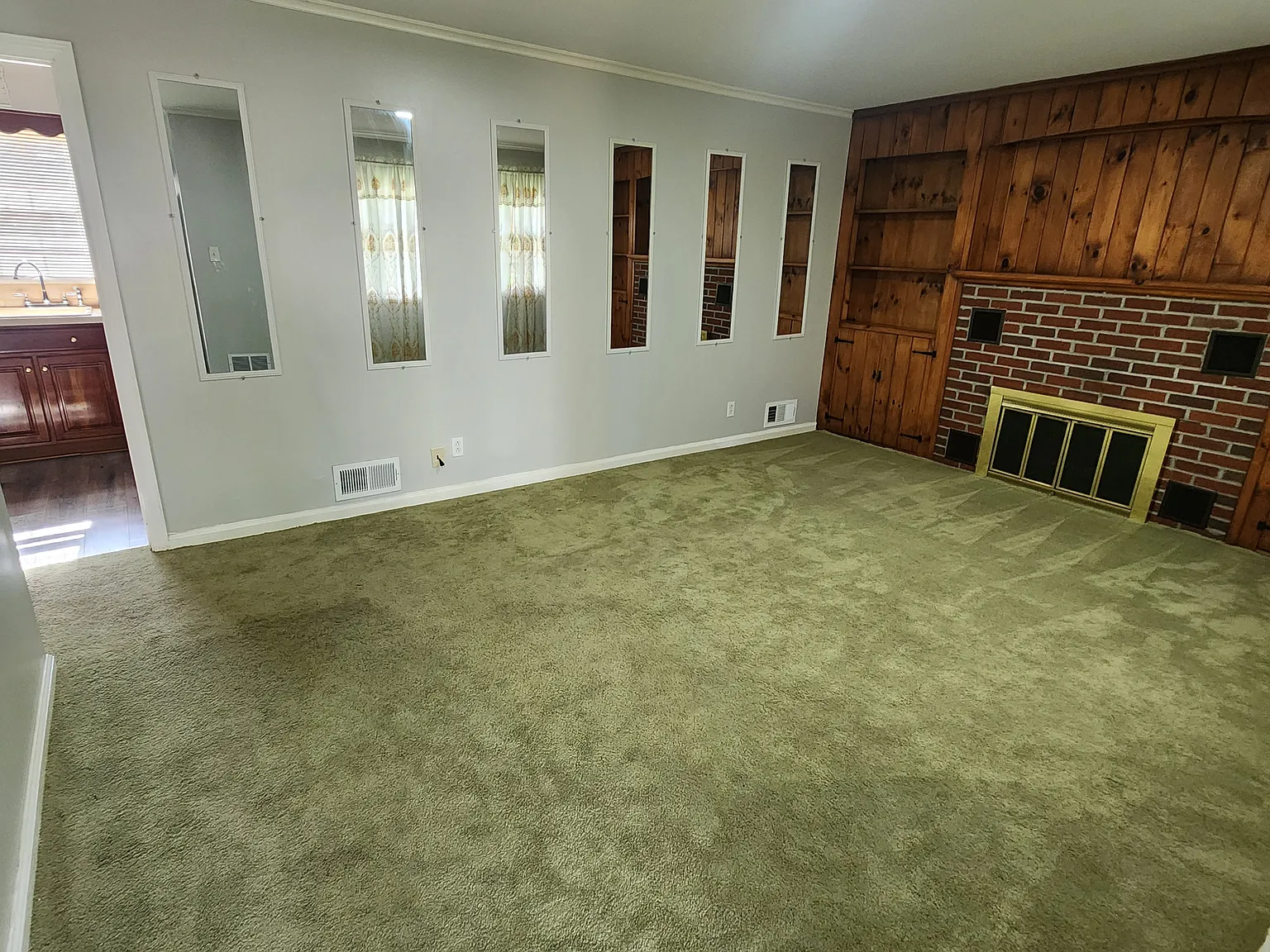 3 bed, 1036 sqft, $3,300 — Photo 2