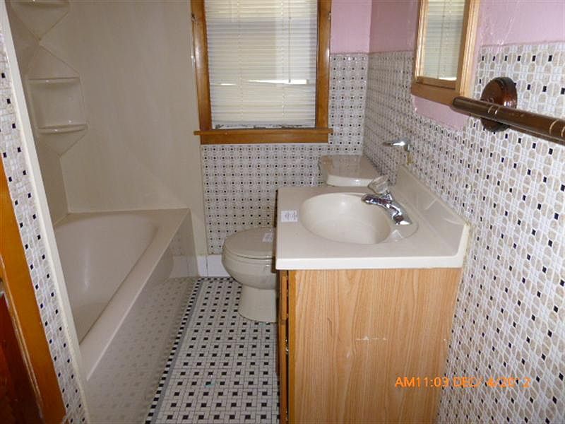 2nd image of 6215 W Locust St