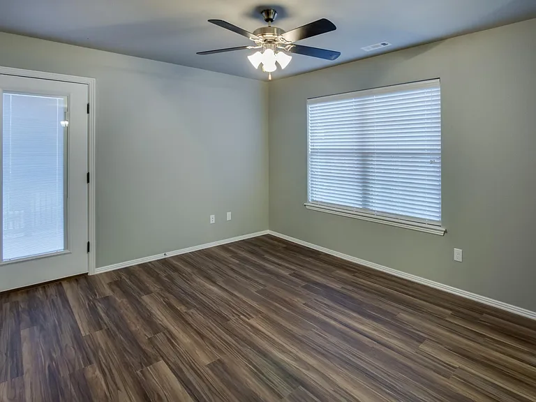 2818 W Auburn Dr — Photo 11