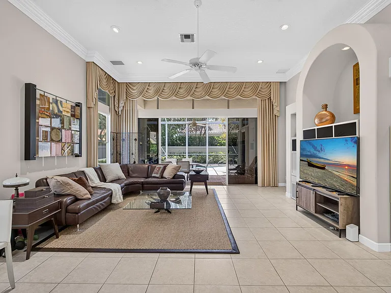 1048 Diamond Head Way — Photo 14