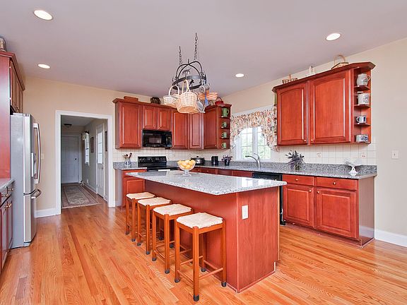 Kitchen w New Granite