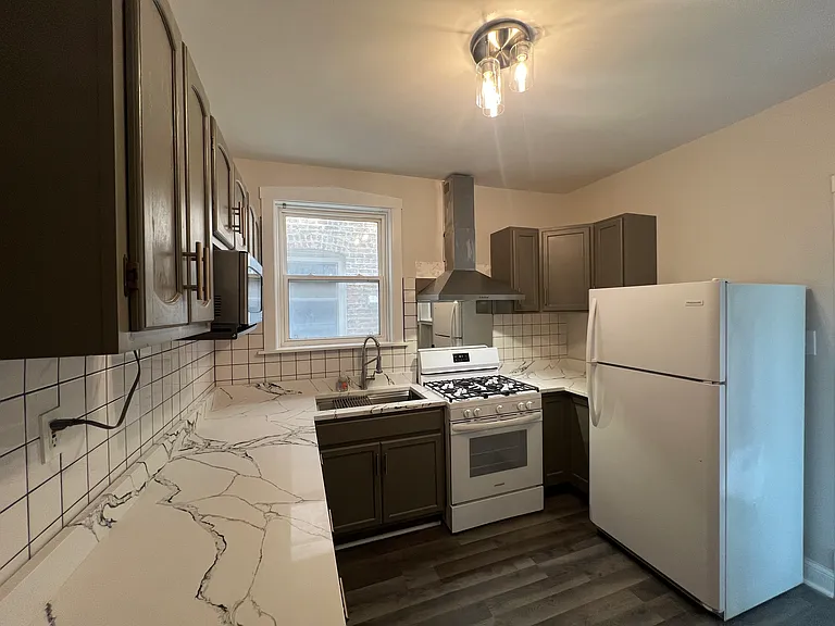 5017 N Sawyer Ave #1 — Photo 4