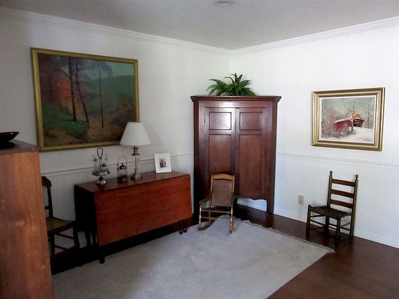 5th image of 2208 Ellen Dr