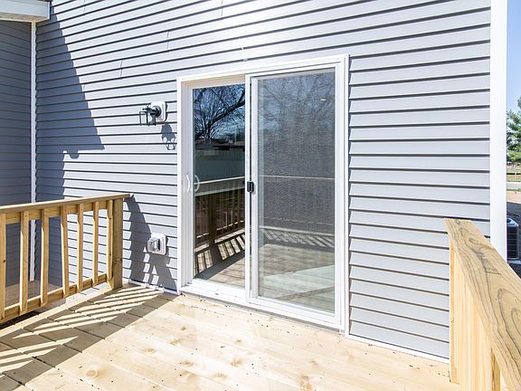 4th image of 1043 Rebecca St #6