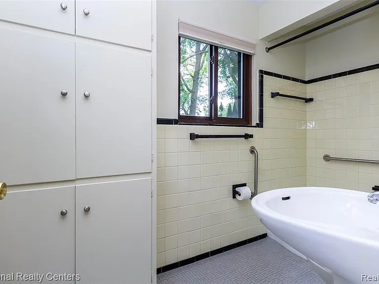 2475 Lafay Dr — Photo 13