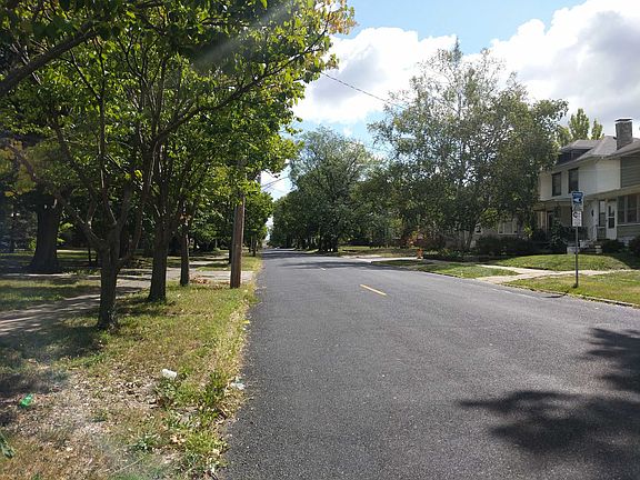 5th image of 415 E Frye Ave