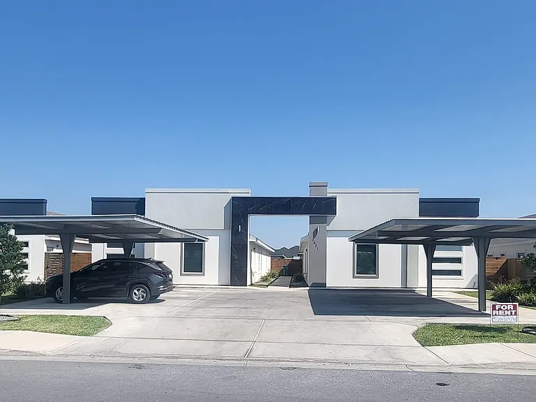 1421 S Flag St — Photo 2