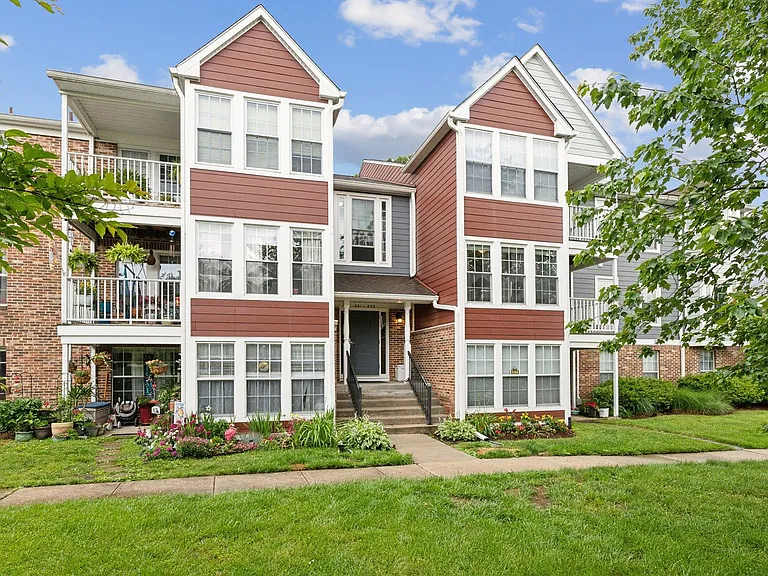 815 Deering Rd — Photo 1