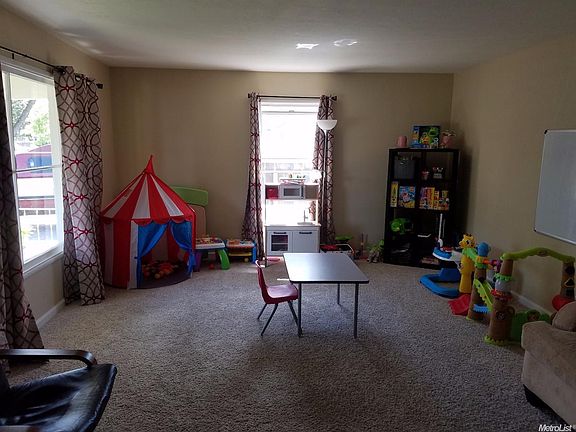 3rd image of 2441 W Mendocino Ave